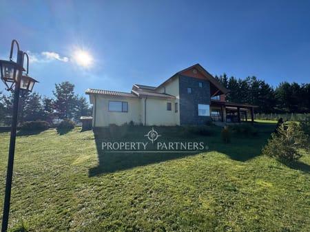 Acogedora y gran casa en parcela, condominio sector Trañi Trañi en Temuco, Región de Araucania