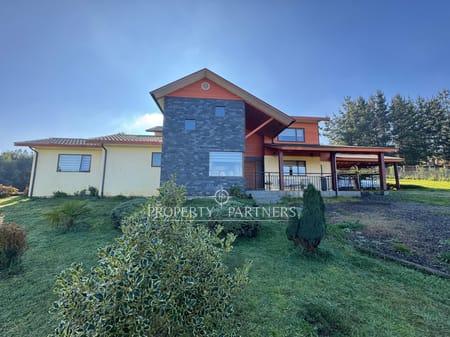 Acogedora y gran casa en parcela, condominio sector Trañi Trañi en Temuco, Región de Araucania