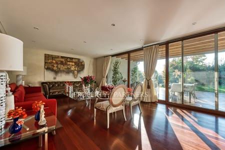 Grand duplex apartment with private garden. Los Tranpenses en Lo Barnechea, Región Metropolitana