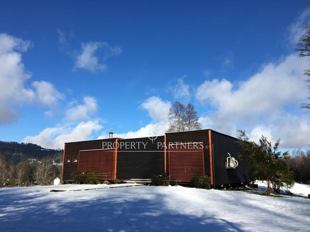 Fabrica  con sala de ventas   en parcela  orilla carretera en Villarrica, Región de Araucania