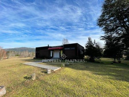 Fabrica  con sala de ventas   en parcela  orilla carretera en Villarrica, Región de Araucania