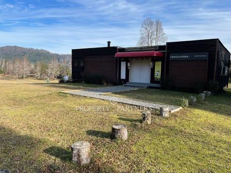 Fabrica  con sala de ventas   en parcela  orilla carretera en Villarrica, Región de Araucania