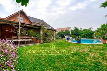 Hermosa y gran casa en venta, exclusivo condominio en Las Pircas, Peñalolén en Las Pircas, Peñalolen, Región Metropolitana
