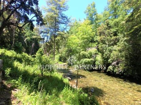Soñada parcela con orilla de rio Liucura en Huife en Pucon, Región de Araucania