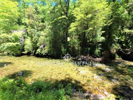 Soñada parcela con orilla de rio Liucura en Huife en Pucon, Región de Araucania