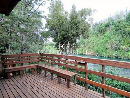 Gran casa a orillas de Río Toltén en Villarrica, Región de Araucania