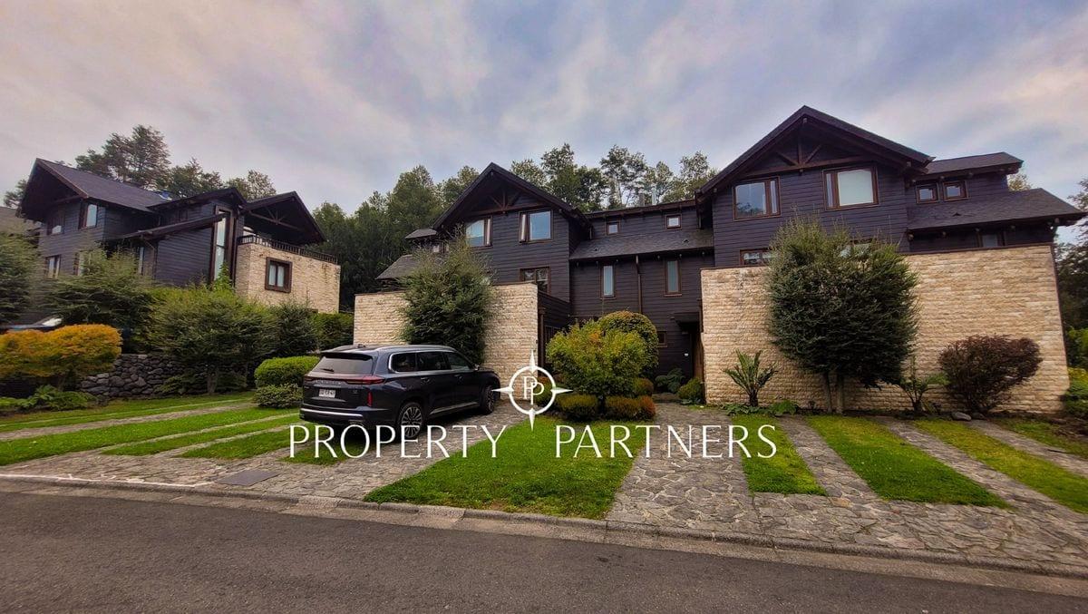 Townhouse en La Poza de Pucón con acceso a Lago Villarrica en Pucon, Región de Araucania
