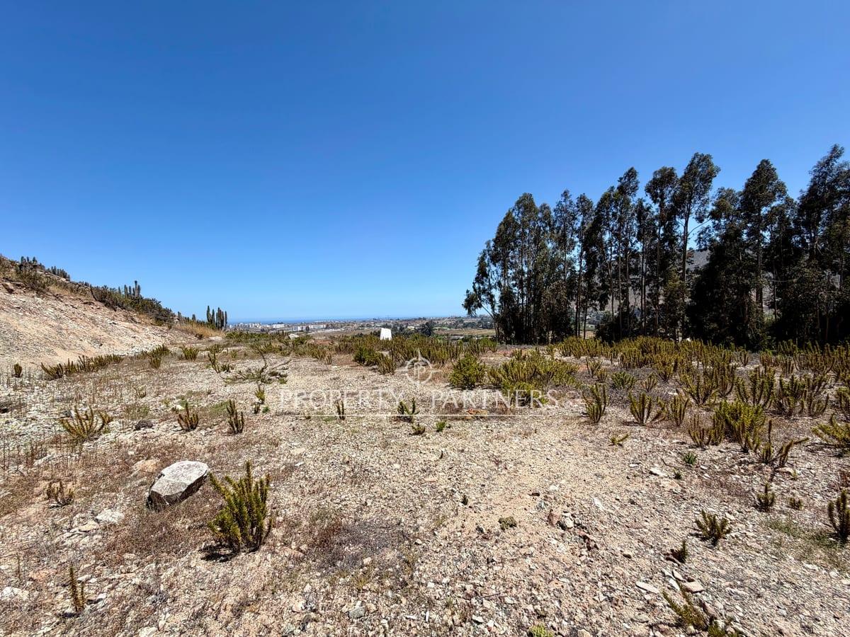 Oportunidad única en Terreno dentro del Exclusivo Condominio Encomenderos en Cerro Grande, La Serena, Región de Coquimbo