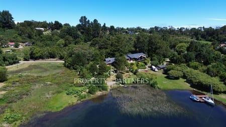 Exclusiva casa en venta a orillas del Lago Llanquihue en Puerto Rosales en Puerto Varas, Región de Los Lagos