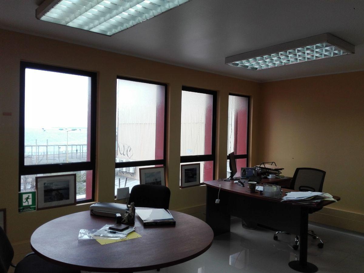 Céntrica y amplia oficina en Puerto Montt en Centro Puerto Montt, Puerto Montt, Región de Los Lagos