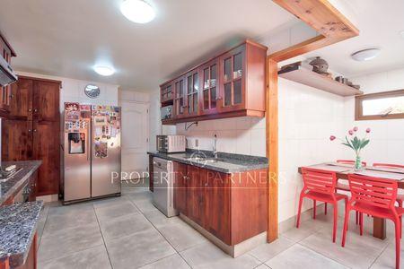 Preciosa casa en condominio. en San Carlos de Apoquindo, Las Condes, Región Metropolitana