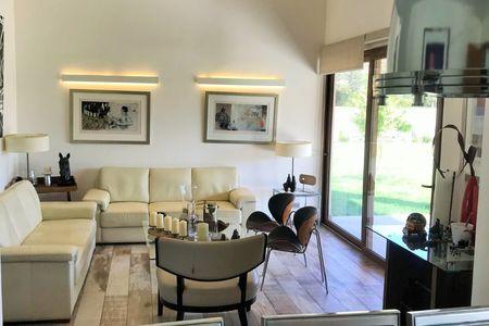 Hermosa casa estilo mediterráneo, ubicada en seguro y consolidado condominio en Calera de Tango, Región Metropolitana