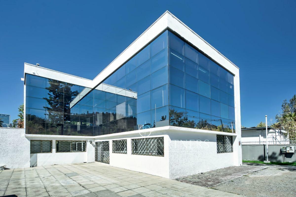 Amplio Edificio Corporativo cercano a Costanera Center(93 UF/m2) en Pedro de Valdivia Norte, Providencia, Región Metropolitana