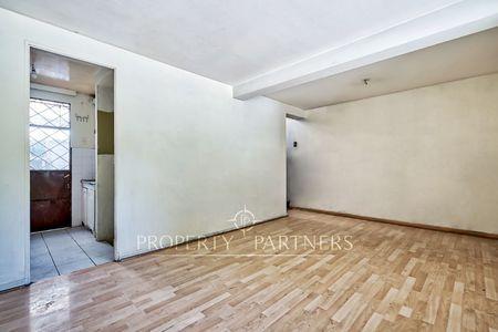 Casa de dos pisos ideal para remodelar, cerca del metro Manquehue. en Metro Manquehue, Las Condes, Región Metropolitana