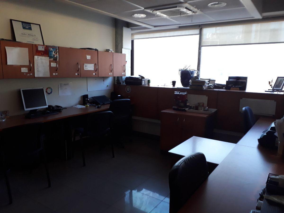 Oficina cercana a metro El Golf y Tobalaba, con la mejor conectividad en El Golf, Las Condes, Región Metropolitana