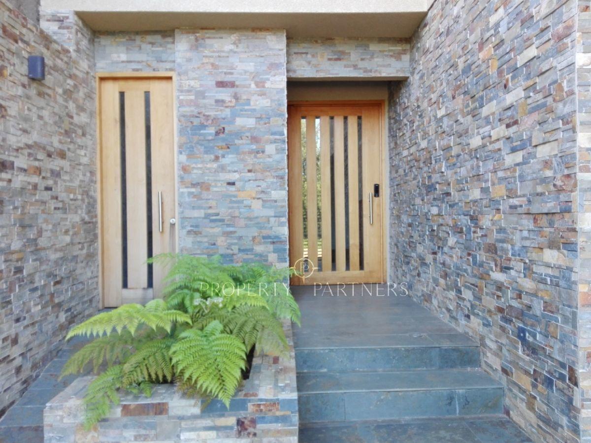 Andalué, amplia casa estilo mediterráneo en San Pedro de La Paz, Región del Bio Bio