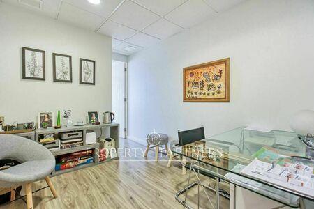 Impecable oficina/consulta en excelente ubicación. UF 100 x m2 en Estoril, Las Condes, Región Metropolitana
