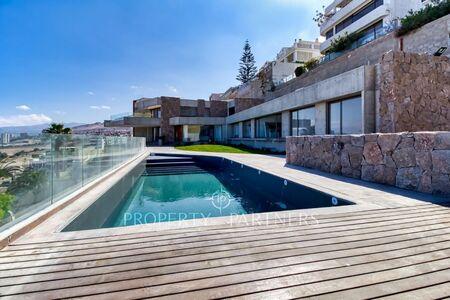 Casa mediterránea de 5 dormitorios con gran piscina en Jardines del Sur en Jardines del Sur, Antofagasta, Región de Antofagasta
