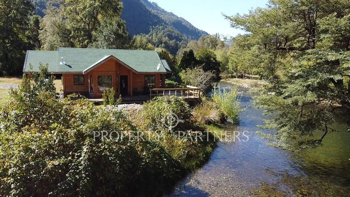 Hermosa parcela con cabaña a orillas del rio Liucura en Pucon, Región de Araucania