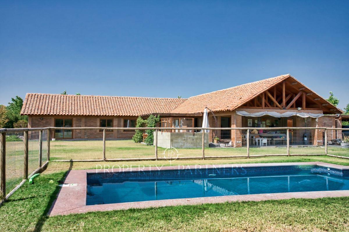 Chicureo Centro, casa chilena en condominio consolidado con agua propia en Chicureo Centro, Colina, Región Metropolitana