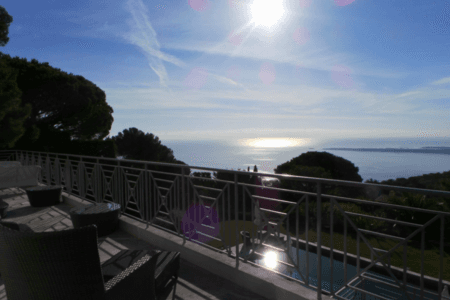 Villa en Cannes, vista panorámica al mar en undefined