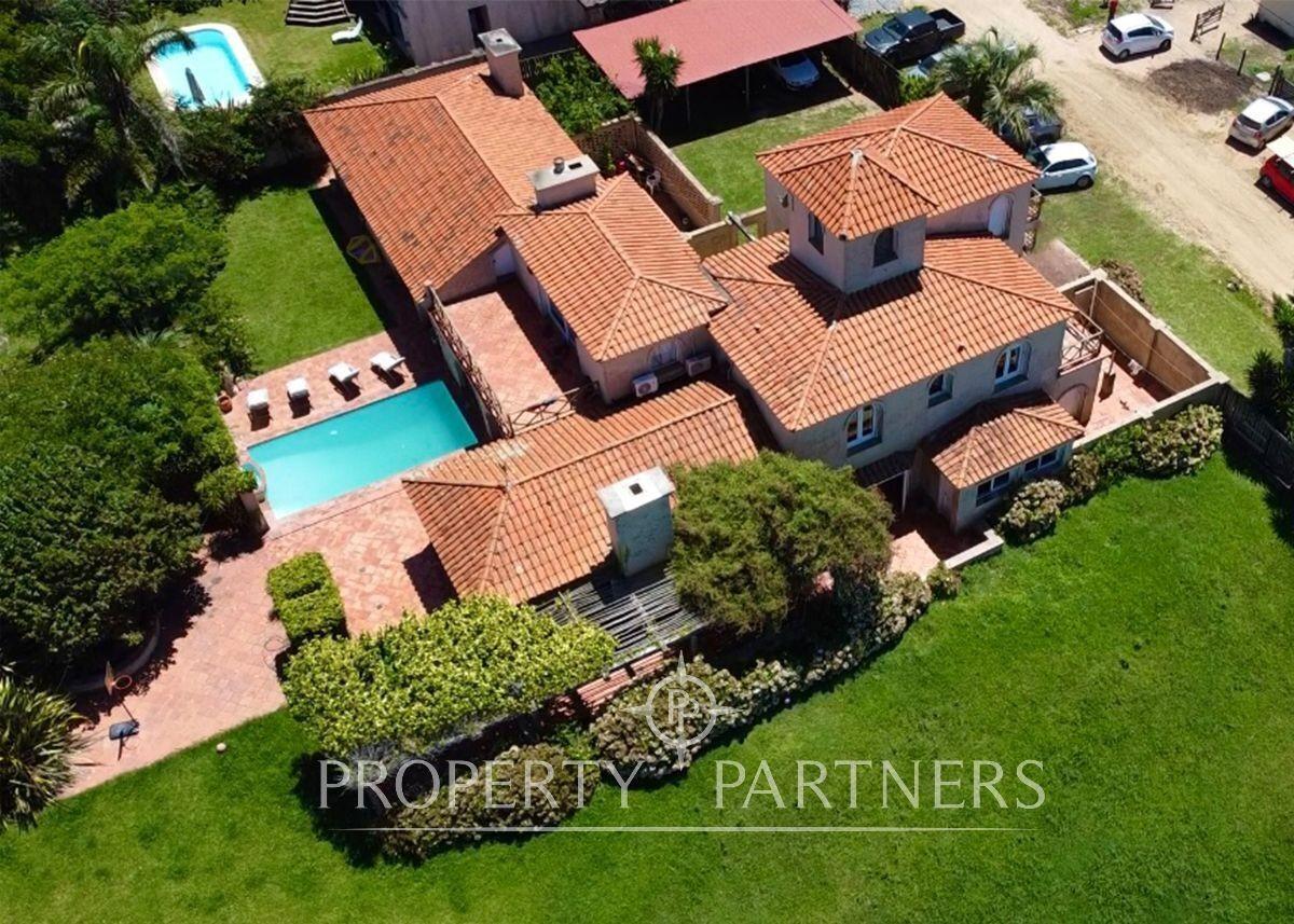 Espectacular casa estilo italiano a pasos de la playa en El Chorro, San Carlos, Maldonado Espectacular casa estilo italiano a pasos de la playa en El Chorro, San Carlos, Maldonado