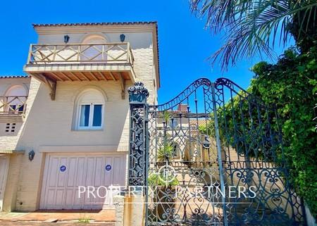 Espectacular casa estilo italiano a pasos de la playa en El Chorro, San Carlos, Maldonado Espectacular casa estilo italiano a pasos de la playa en El Chorro, San Carlos, Maldonado