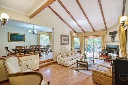 Casa Luminosa y Amplia con Vista Cordillerana en La Reina Alta en La Reina, Región Metropolitana Casa Luminosa y Amplia con Vista Cordillerana en La Reina Alta en La Reina, Región Metropolitana