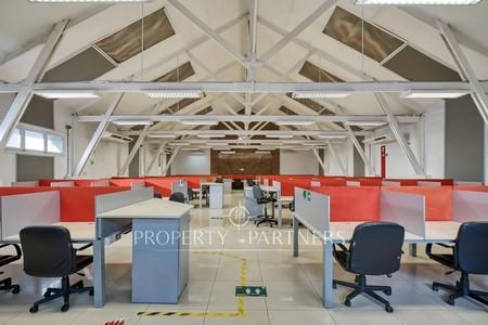 Espectacular Edificio Corporativo (33,3UF/mt2) en Santiago, Región Metropolitana Espectacular Edificio Corporativo (33,3UF/mt2) en Santiago, Región Metropolitana