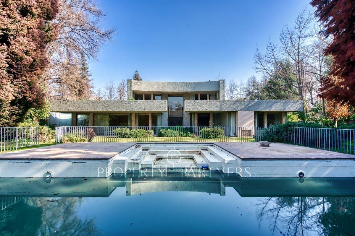 Espectacular casa Mediterránea con gran jardín, San Damián. en San Damián, Las Condes, Región Metropolitana Espectacular casa Mediterránea con gran jardín, San Damián. en San Damián, Las Condes, Región Metropolitana