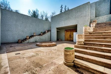 Espectacular casa Mediterránea con gran jardín, San Damián. en San Damián, Las Condes, Región Metropolitana Espectacular casa Mediterránea con gran jardín, San Damián. en San Damián, Las Condes, Región Metropolitana