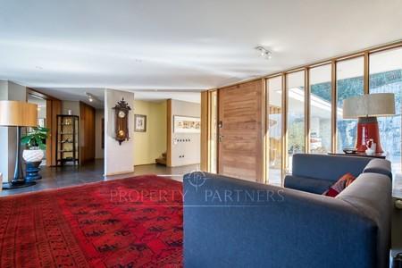 Estupenda casa moderna con gran jardín en Lo Curro, Vitacura, Región Metropolitana Estupenda casa moderna con gran jardín en Lo Curro, Vitacura, Región Metropolitana