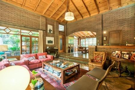 Espectacular Casa en Exclusivo Condominio Los Almendros en Ciudad Empresarial, Huechuraba, Región Metropolitana Espectacular Casa en Exclusivo Condominio Los Almendros en Ciudad Empresarial, Huechuraba, Región Metropolitana