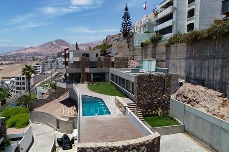 Exclusiva casa mediterránea, con piscina y vista panorámica a la costa, arquitecto Marcelo Rossi en Jardines del Sur, Antofagasta, Región de Antofagasta Exclusiva casa mediterránea, con piscina y vista panorámica a la costa, arquitecto Marcelo Rossi en Jardines del Sur, Antofagasta, Región de Antofagasta