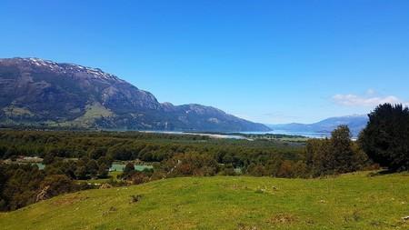 Patagonia, Ultimas parcelas en cruce a Bahía Murta. en General Carrera, Región de Aysen Patagonia, Ultimas parcelas en cruce a Bahía Murta. en General Carrera, Región de Aysen