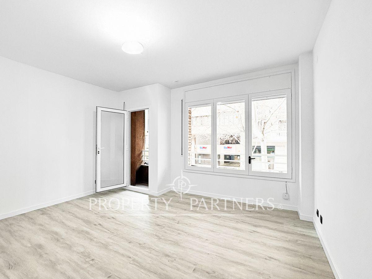 Piso recién reformado con balcón y patio interior en la Nova Esquerra de l´Eixample en Nova Esquerra de l'Eixample, L'Eixample, Barcelona, Provincia de Barcelona Piso recién reformado con balcón y patio interior en la Nova Esquerra de l´Eixample en Nova Esquerra de l'Eixample, L'Eixample, Barcelona, Provincia de Barcelona