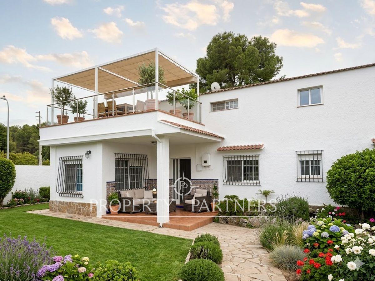 ¿Una casa o dos? ¡Tú eliges! Casa en Carrer Xiva,L'Eliana en Provincia de Valencia ¿Una casa o dos? ¡Tú eliges! Casa en Carrer Xiva,L'Eliana en Provincia de Valencia