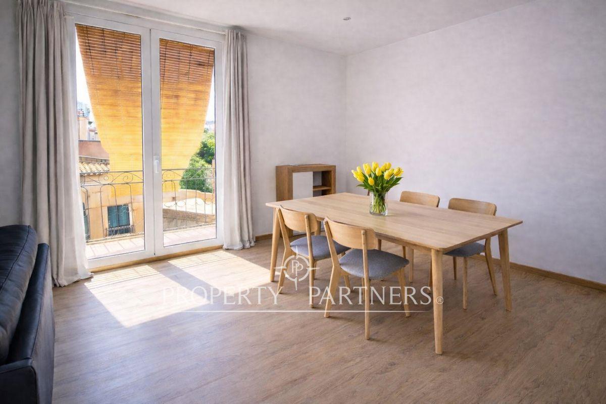 Piso amplio y luminoso de 3 habitaciones en el centro en El Raval, Ciutat Vella, Barcelona, Provincia de Barcelona Piso amplio y luminoso de 3 habitaciones en el centro en El Raval, Ciutat Vella, Barcelona, Provincia de Barcelona