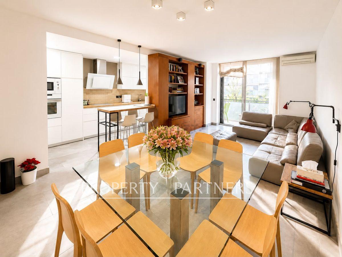 Piso Reformado con Terraza, Zona Comunitaria y Parking en Sant Joan Despí en Les Corts, Barcelona, Provincia de Barcelona Piso Reformado con Terraza, Zona Comunitaria y Parking en Sant Joan Despí en Les Corts, Barcelona, Provincia de Barcelona