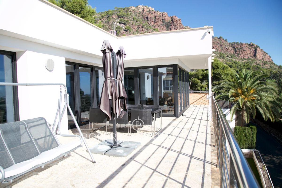 Espectacular Chalet independiente en venta en Urbanización Monte Picayo en El Picayo, Valencia, Provincia de Valencia Espectacular Chalet independiente en venta en Urbanización Monte Picayo en El Picayo, Valencia, Provincia de Valencia