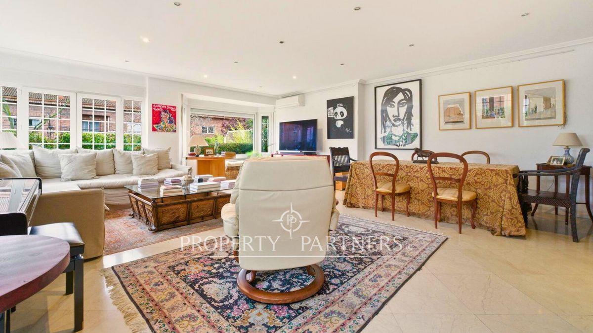 Magnífico chalet pareado ubicado en la zona de Conde Orgaz en Conde Orgaz Piovera, Hortaleza, Madrid, Provincia de Madrid Magnífico chalet pareado ubicado en la zona de Conde Orgaz en Conde Orgaz Piovera, Hortaleza, Madrid, Provincia de Madrid