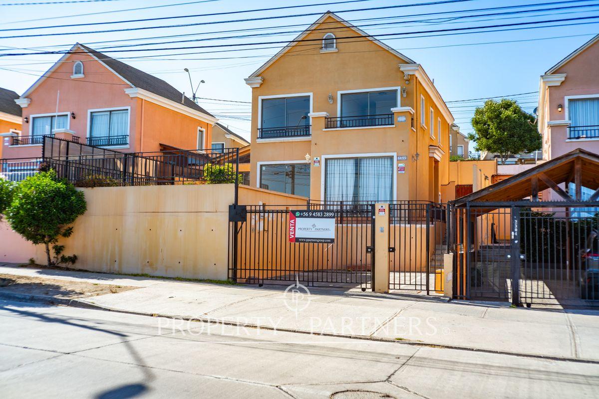 Excelente casa de dos niveles en barrio tranquilo y con excelente conectividad en La Serena, Región de Coquimbo Excelente casa de dos niveles en barrio tranquilo y con excelente conectividad en La Serena, Región de Coquimbo