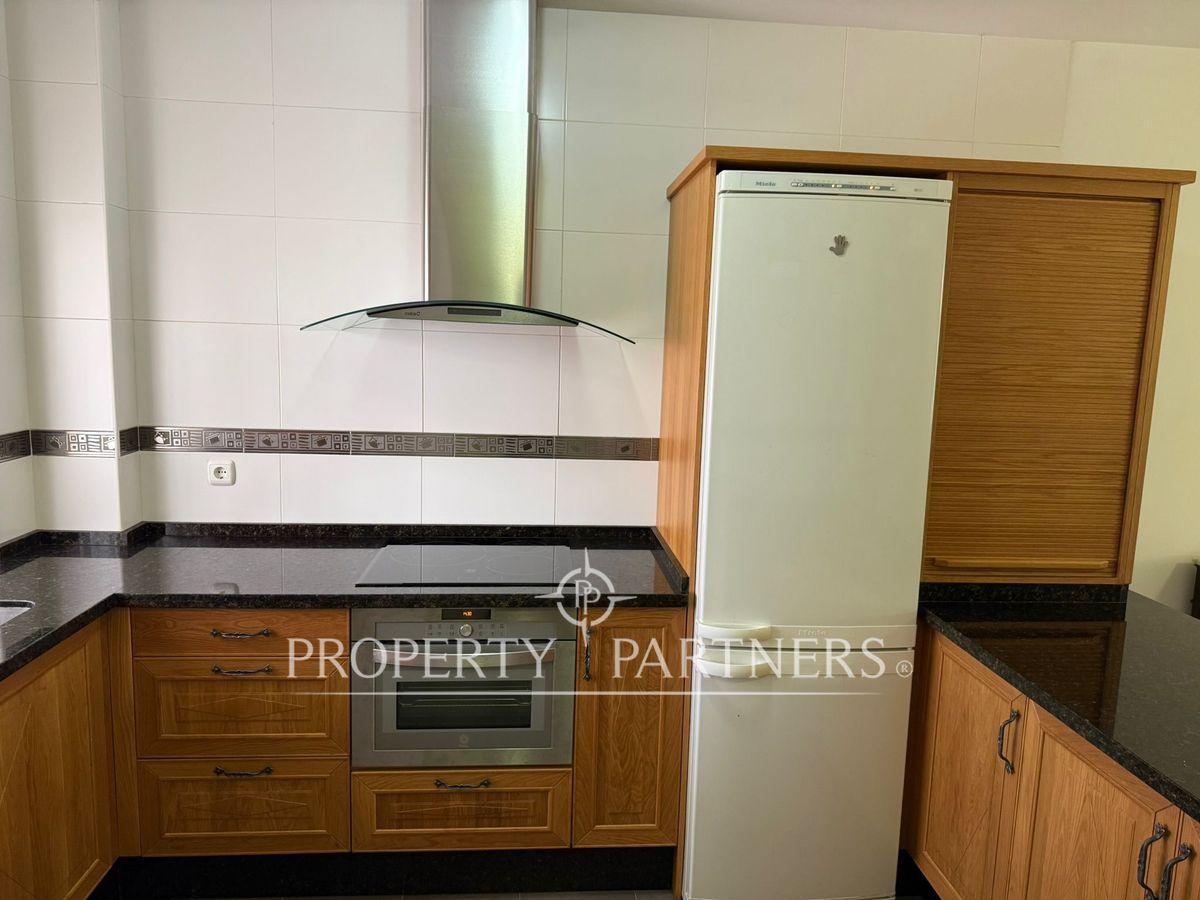 Se vende piso de 80 m² en planta baja, totalmente exterior y adaptado para personas con movilidad reducida, ubicado en una tranquila urbanización de solo 11 viviendas construida en 2007 en Campanillas, Málaga, Provincia de Málaga Se vende piso de 80 m² en planta baja, totalmente exterior y adaptado para personas con movilidad reducida, ubicado en una tranquila urbanización de solo 11 viviendas construida en 2007 en Campanillas, Málaga, Provincia de Málaga