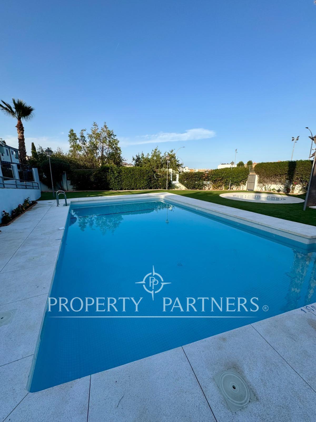 Se vende magnífico chalet adosado de 180 m² en una de las zonas más estratégicas y cómodas del Rincón de la Victoria en Provincia de Málaga Se vende magnífico chalet adosado de 180 m² en una de las zonas más estratégicas y cómodas del Rincón de la Victoria en Provincia de Málaga