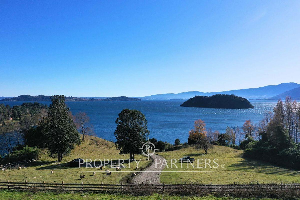 Terreno con excelente vista y acceso al Lago Ranco en Lago Ranco, Región de Los Rios Terreno con excelente vista y acceso al Lago Ranco en Lago Ranco, Región de Los Rios
