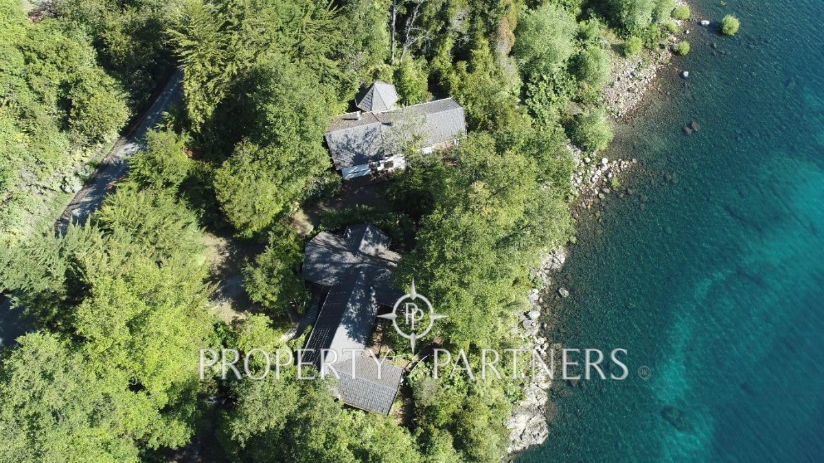Maravillosa casa a orillas del Lago Caburgua. en Pucon, Región de Araucania Maravillosa casa a orillas del Lago Caburgua. en Pucon, Región de Araucania