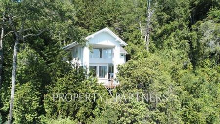 Maravillosa casa a orillas del Lago Caburgua. en Pucon, Región de Araucania Maravillosa casa a orillas del Lago Caburgua. en Pucon, Región de Araucania