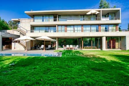 Exclusividad, amplitud y vanguardia. Moderna casa estilo mediterráneo La Reina Alta en La Reina, Región Metropolitana Exclusividad, amplitud y vanguardia. Moderna casa estilo mediterráneo La Reina Alta en La Reina, Región Metropolitana