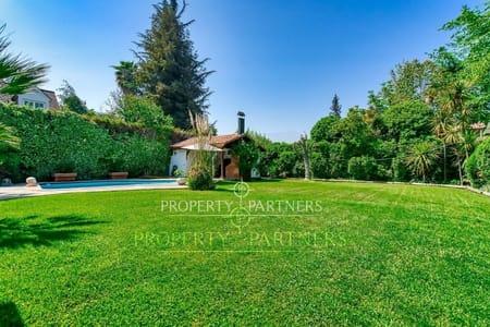 Excelente ubicación, casa con gran jardín y buenos espacios. en Los Trapenses, La Dehesa, Región Metropolitana Excelente ubicación, casa con gran jardín y buenos espacios. en Los Trapenses, La Dehesa, Región Metropolitana