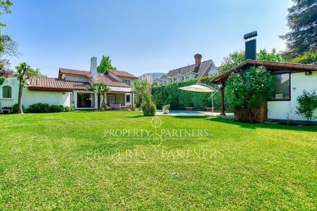 Excelente ubicación, casa con gran jardín y buenos espacios. en Los Trapenses, La Dehesa, Región Metropolitana Excelente ubicación, casa con gran jardín y buenos espacios. en Los Trapenses, La Dehesa, Región Metropolitana
